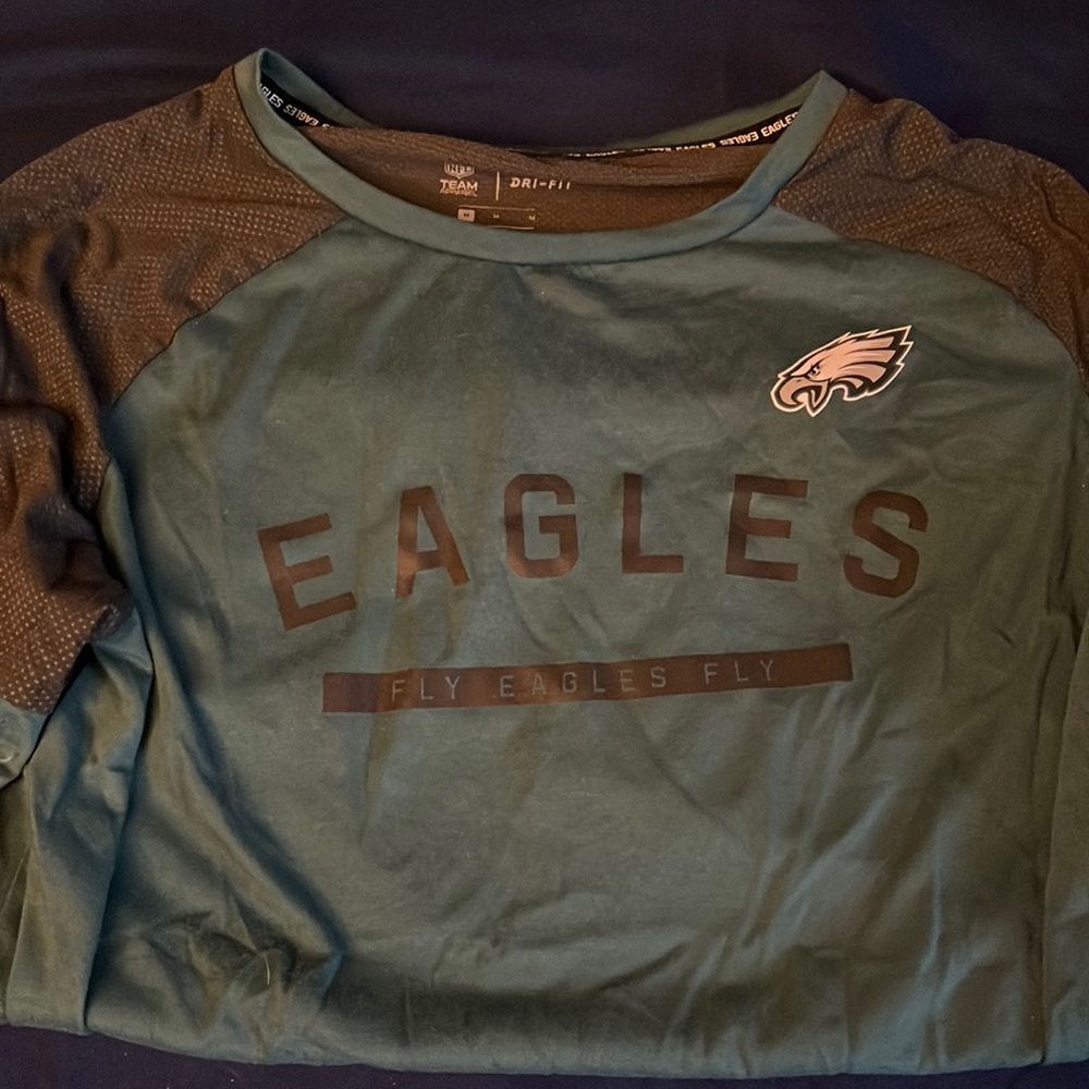 Medium Eagles shirt